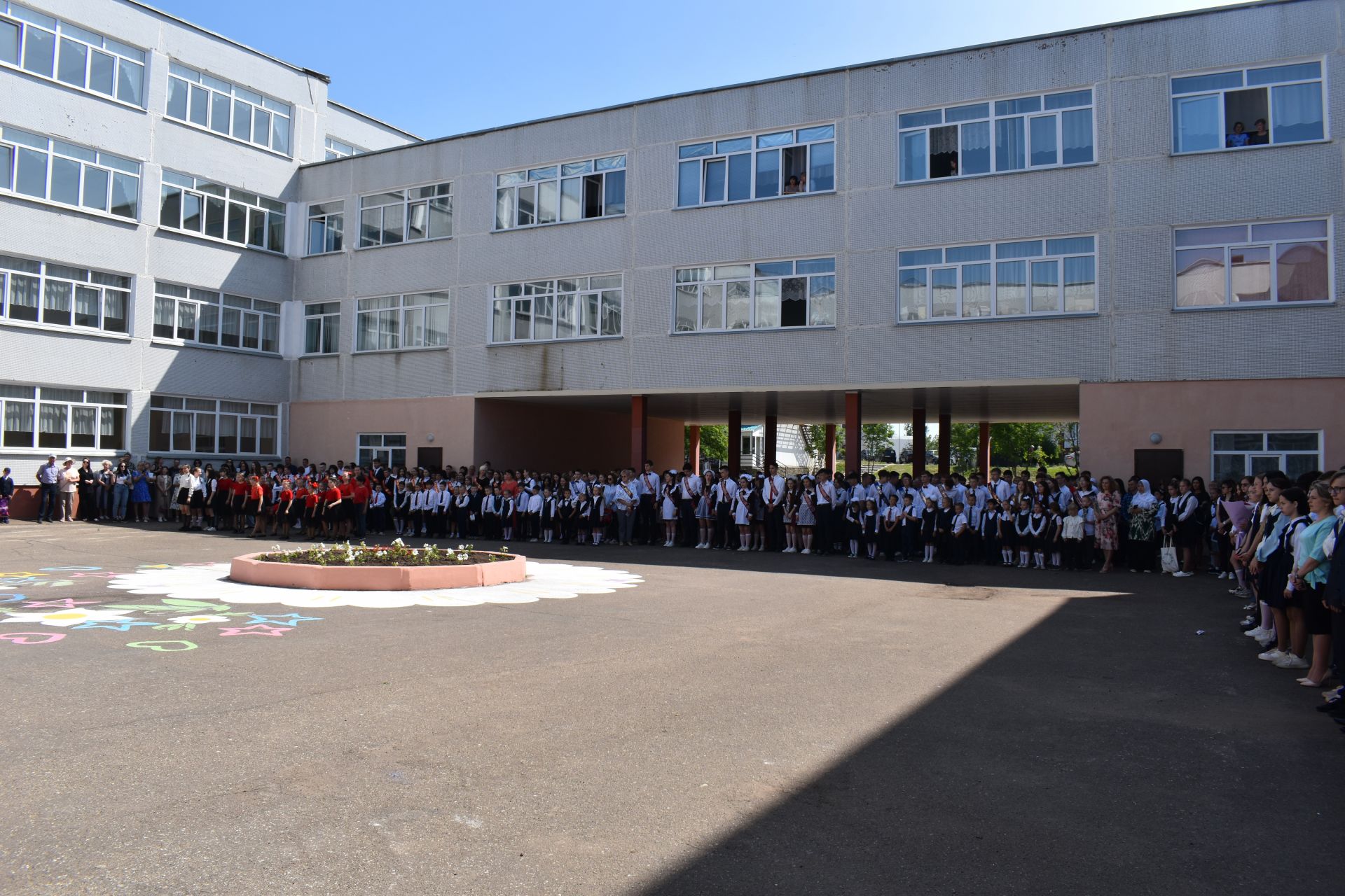 Торжественные линейки 2023 в школах Камских Полян