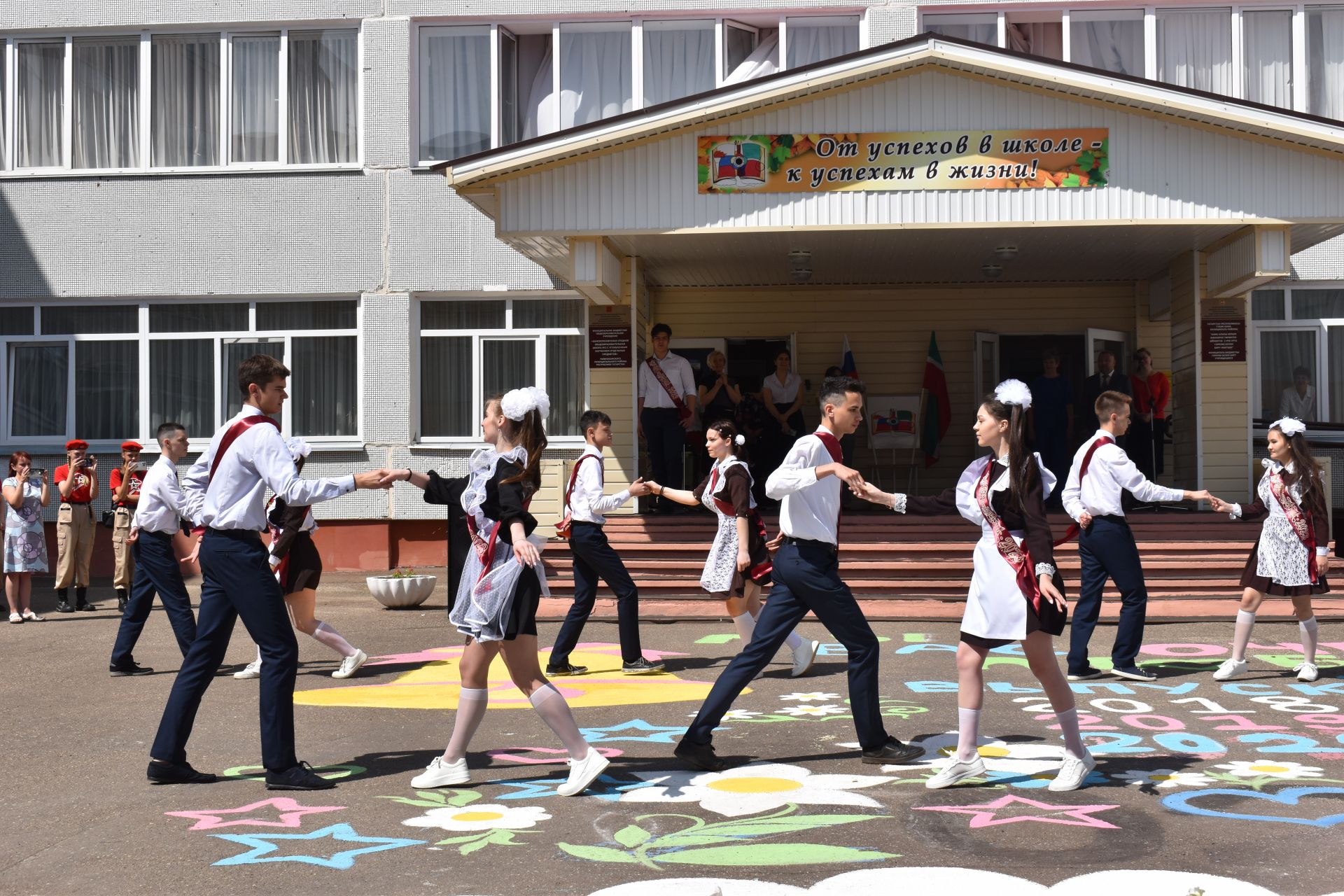 Торжественные линейки 2023 в школах Камских Полян