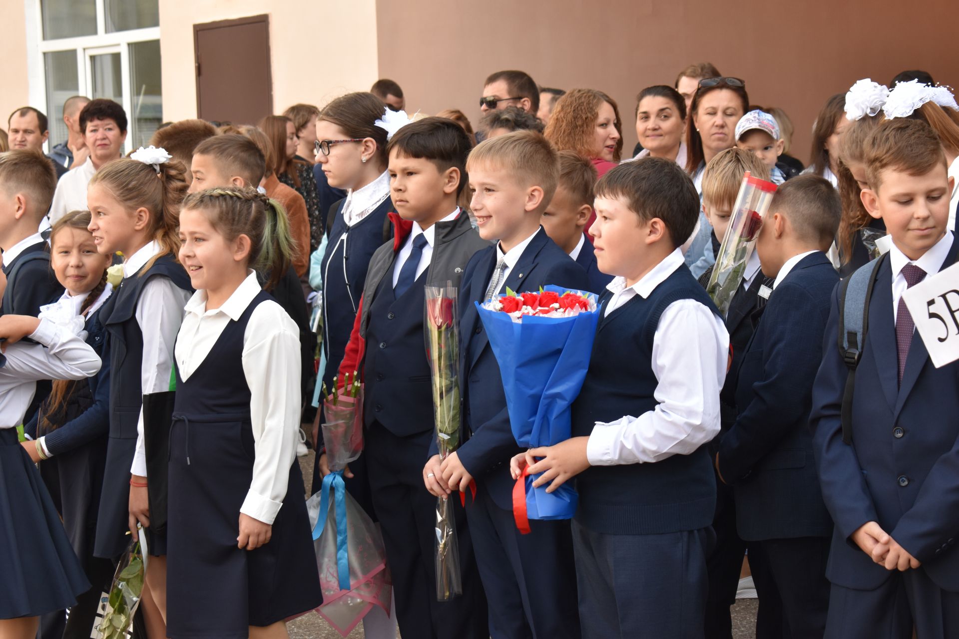В Камполянской школе 2 состоялась торжественная линейка, посвященная Дню знаний