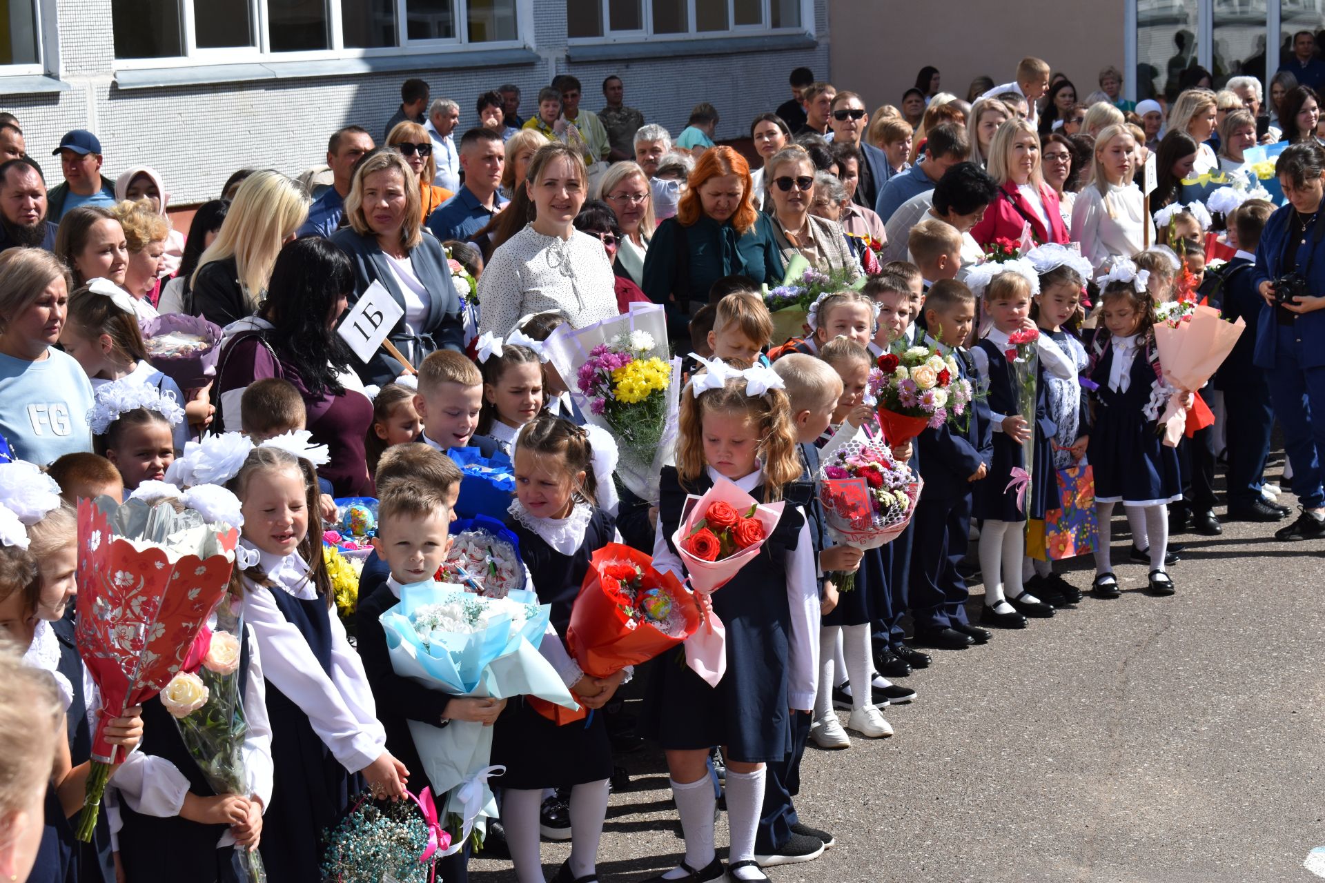 В Камполянской школе 2 состоялась торжественная линейка, посвященная Дню знаний