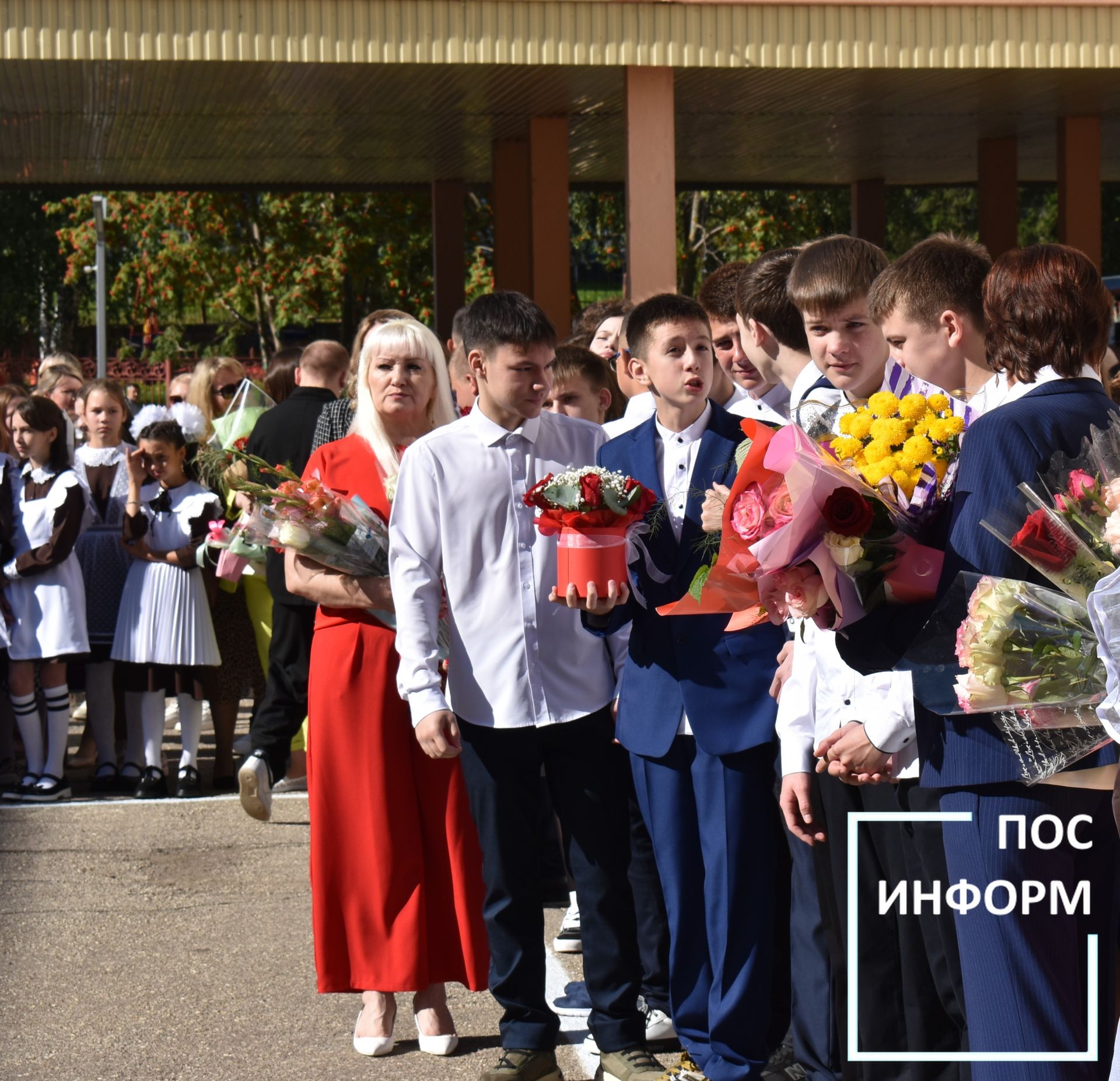 В Камскополянской школе №1 прошла торжественная линейка, посвященная дню знаний💐🎤🎊