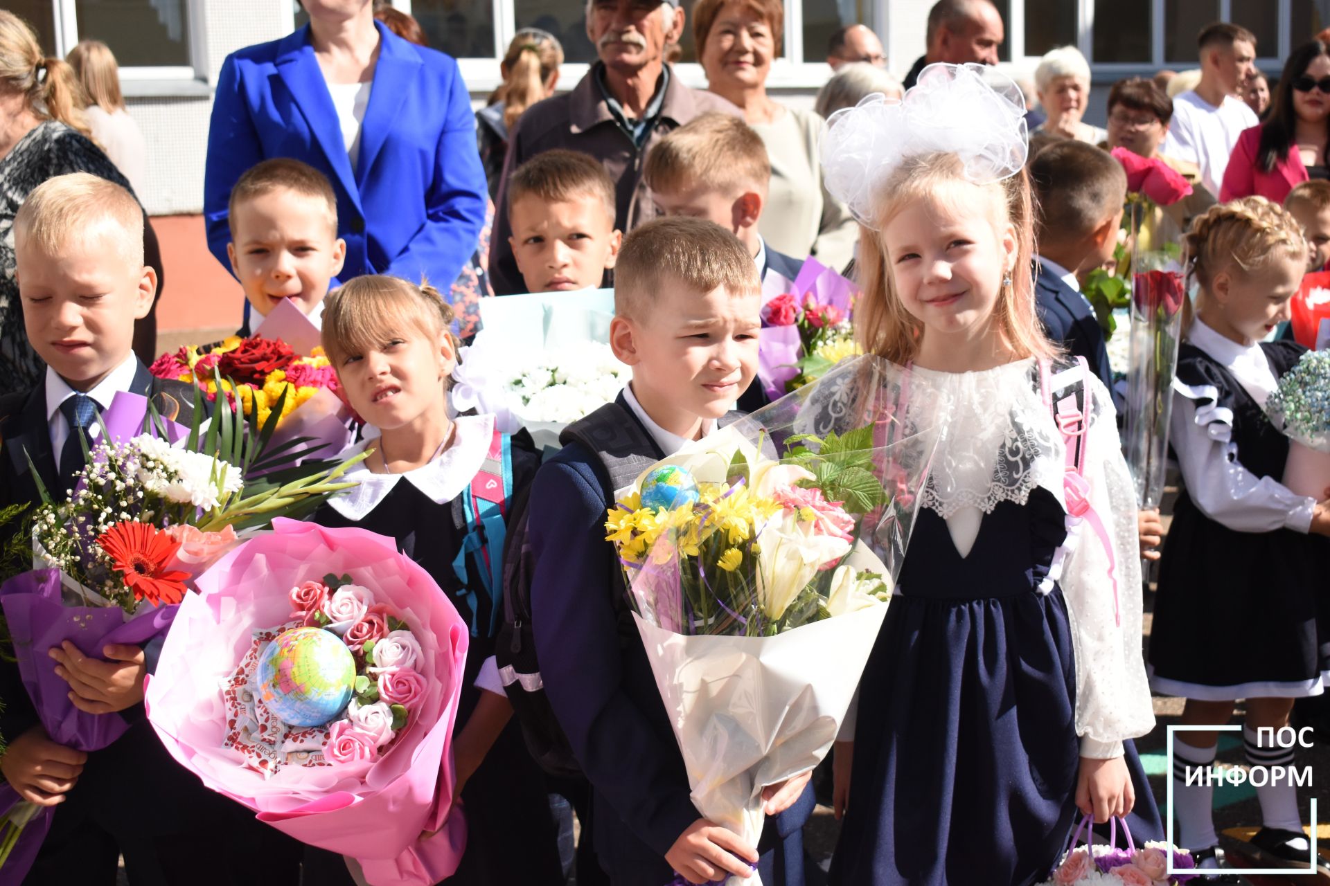 В школе №2 прошла торжественная линейка, посвященная дню знаний💐🎤🎊