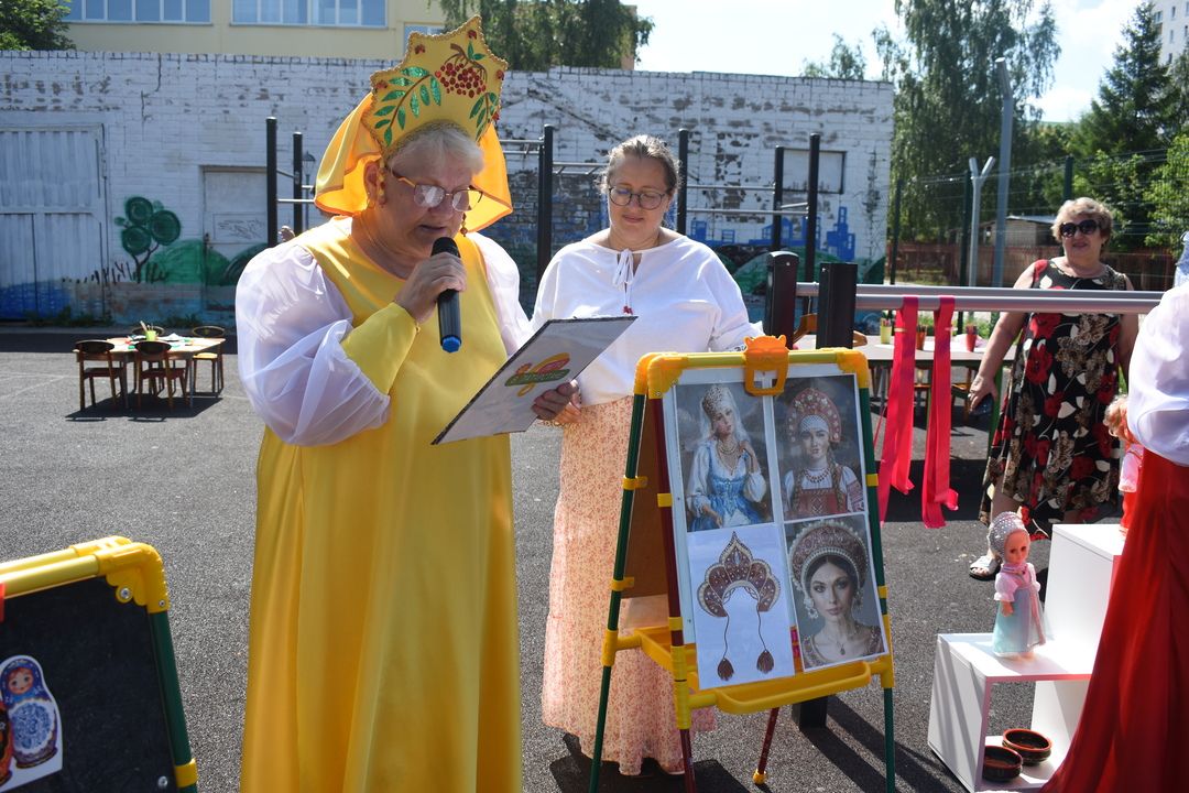 «Загадочный кокошник»: как на Школьном бульваре Камских Полян ожила русская народная сказка!