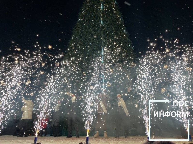 В Камских Полянах зажглась главная ёлка! 🎄✨