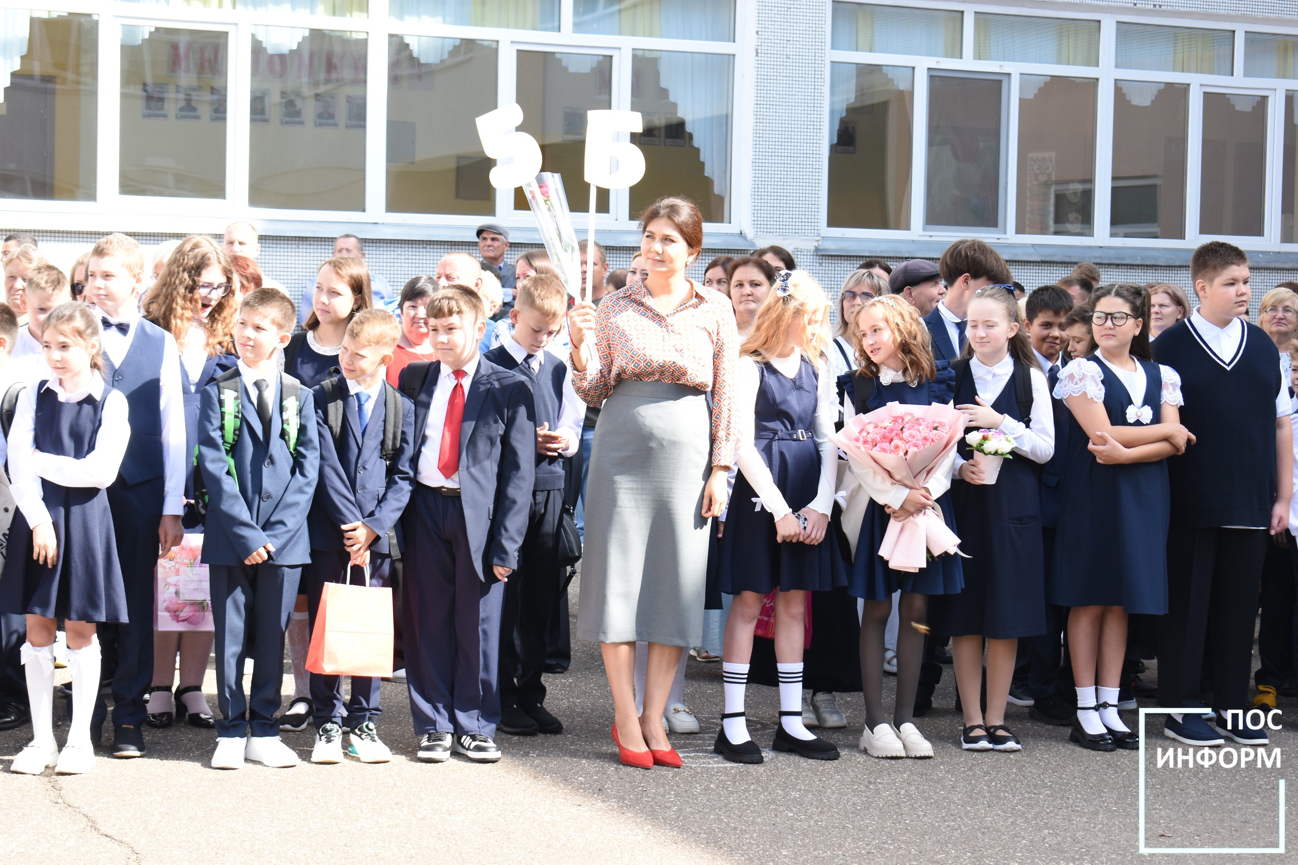 🎓 Торжественная линейка в школе №2: новый учебный год стартовал!