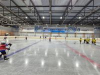 В Камских Полянах прошла первая календарная игра по хоккею среди младших юношей