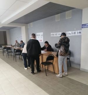 Семейные пары Камских Полян приходят на выборы вместе