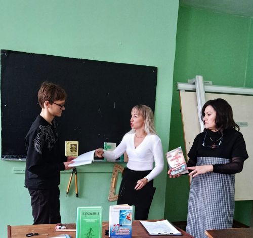 Сотрудники камполянской библиотеки провели для студентов урок «Наркотики: Путешествие туда без обратно»