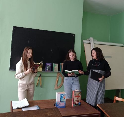 Сотрудники камполянской библиотеки провели для студентов урок «Наркотики: Путешествие туда без обратно»