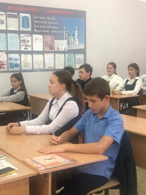 Для учеников камполянской школы №2 провели  проф - дайджест «Дороги, которые мы выбираем»