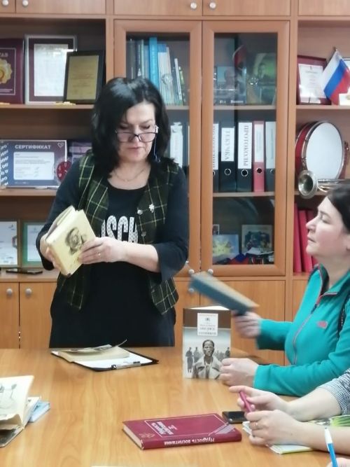 С педагогами ЦДТ «РАДУГА» провели литературный гид под названием «Учитель на страницах книг»