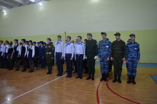 Равняйсь, смирно! Смотр строя и песни в Камско-Полянской школе № 2