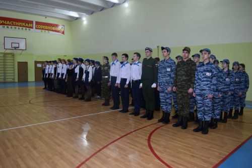 Равняйсь, смирно! Смотр строя и песни в Камско-Полянской школе № 2