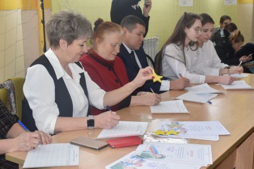 Равняйсь, смирно! Смотр строя и песни в Камско-Полянской школе № 2