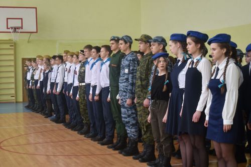 Равняйсь, смирно! Смотр строя и песни в Камско-Полянской школе № 2