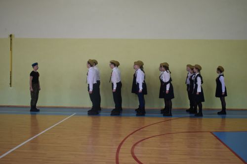 Равняйсь, смирно! Смотр строя и песни в Камско-Полянской школе № 2