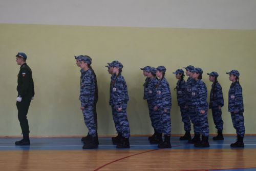 Равняйсь, смирно! Смотр строя и песни в Камско-Полянской школе № 2