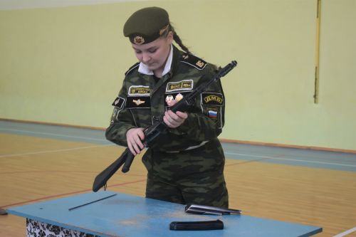 Равняйсь, смирно! Смотр строя и песни в Камско-Полянской школе № 2