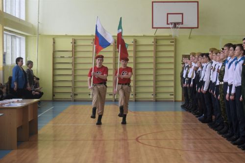 Равняйсь, смирно! Смотр строя и песни в Камско-Полянской школе № 2
