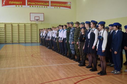 Равняйсь, смирно! Смотр строя и песни в Камско-Полянской школе № 2