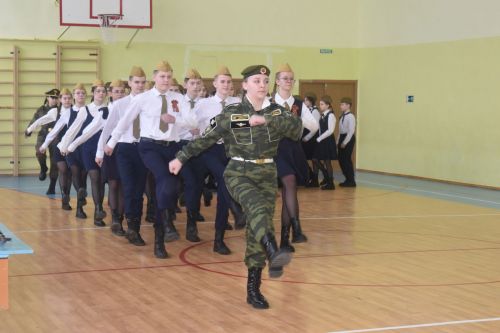 Равняйсь, смирно! Смотр строя и песни в Камско-Полянской школе № 2