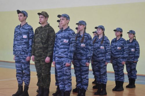 Равняйсь, смирно! Смотр строя и песни в Камско-Полянской школе № 2