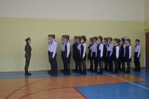 Равняйсь, смирно! Смотр строя и песни в Камско-Полянской школе № 2