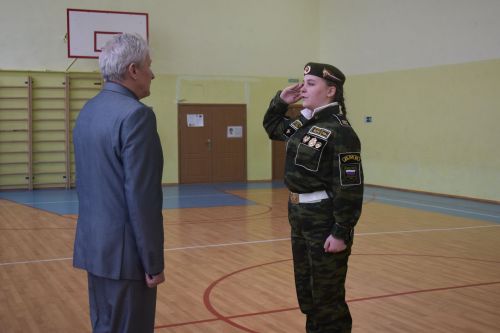 Равняйсь, смирно! Смотр строя и песни в Камско-Полянской школе № 2