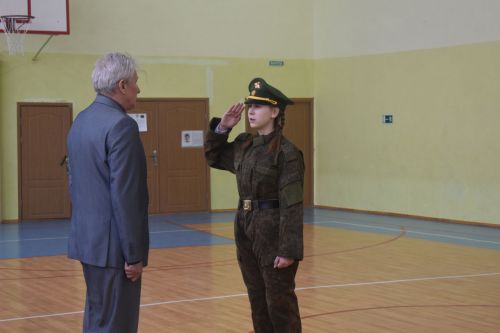 Равняйсь, смирно! Смотр строя и песни в Камско-Полянской школе № 2