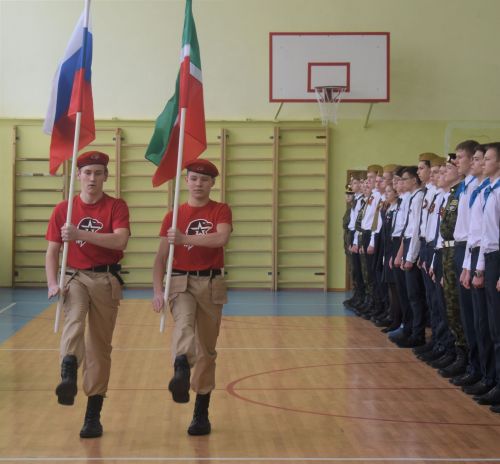 Равняйсь, смирно! Смотр строя и песни в Камско-Полянской школе № 2