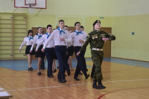 Равняйсь, смирно! Смотр строя и песни в Камско-Полянской школе № 2