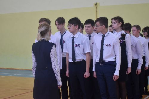 Равняйсь, смирно! Смотр строя и песни в Камско-Полянской школе № 2