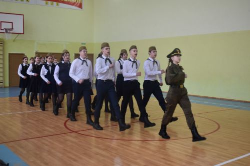Равняйсь, смирно! Смотр строя и песни в Камско-Полянской школе № 2