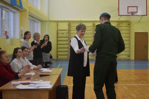 Равняйсь, смирно! Смотр строя и песни в Камско-Полянской школе № 2