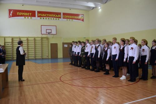 Равняйсь, смирно! Смотр строя и песни в Камско-Полянской школе № 2