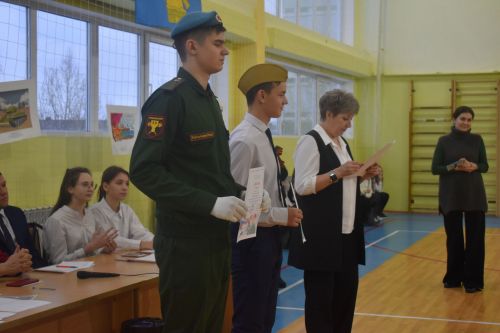Равняйсь, смирно! Смотр строя и песни в Камско-Полянской школе № 2