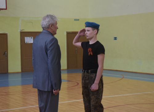 Равняйсь, смирно! Смотр строя и песни в Камско-Полянской школе № 2