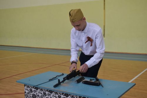 Равняйсь, смирно! Смотр строя и песни в Камско-Полянской школе № 2