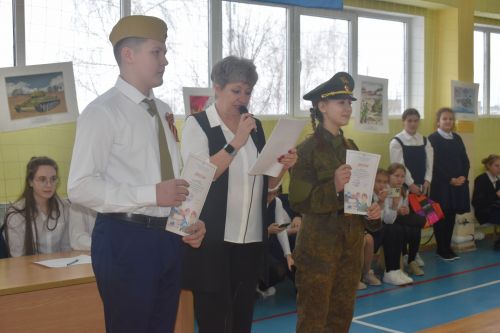 Равняйсь, смирно! Смотр строя и песни в Камско-Полянской школе № 2