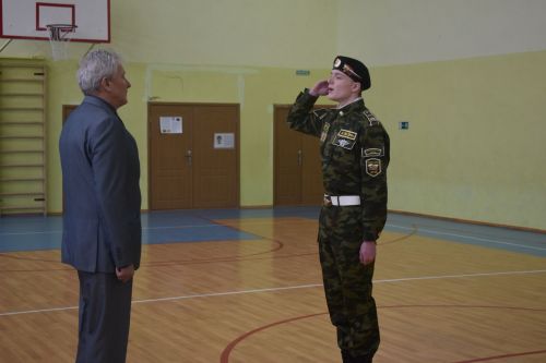 Равняйсь, смирно! Смотр строя и песни в Камско-Полянской школе № 2