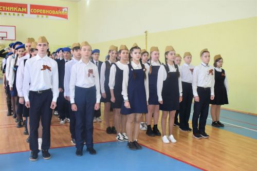 Равняйсь, смирно! Смотр строя и песни в Камско-Полянской школе № 2