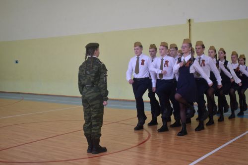 Равняйсь, смирно! Смотр строя и песни в Камско-Полянской школе № 2