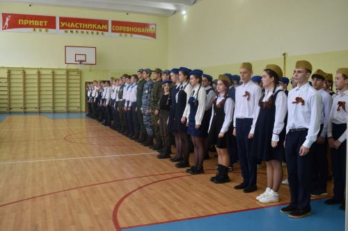Равняйсь, смирно! Смотр строя и песни в Камско-Полянской школе № 2