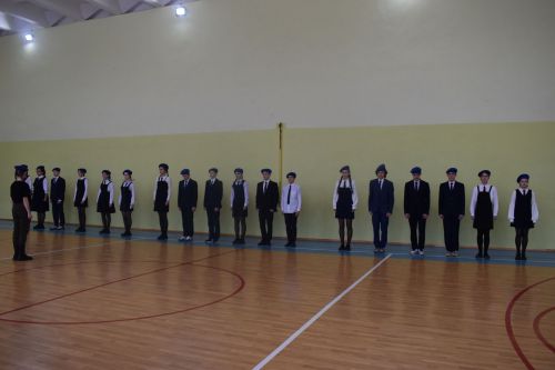 Равняйсь, смирно! Смотр строя и песни в Камско-Полянской школе № 2