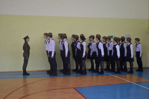 Равняйсь, смирно! Смотр строя и песни в Камско-Полянской школе № 2