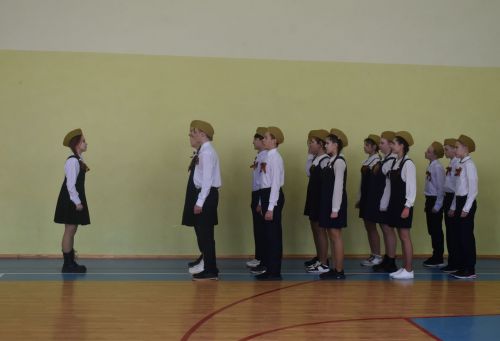 Равняйсь, смирно! Смотр строя и песни в Камско-Полянской школе № 2