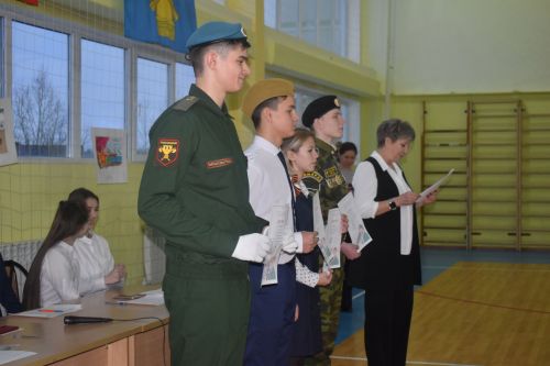 Равняйсь, смирно! Смотр строя и песни в Камско-Полянской школе № 2