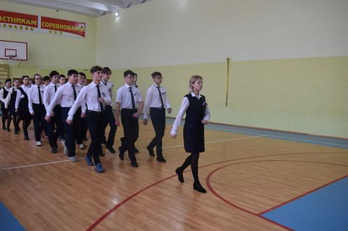 Равняйсь, смирно! Смотр строя и песни в Камско-Полянской школе № 2