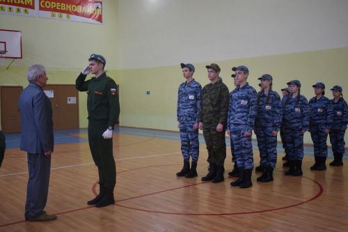 Равняйсь, смирно! Смотр строя и песни в Камско-Полянской школе № 2