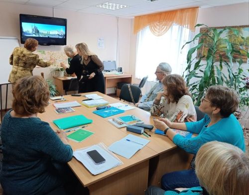 В Клубе любителей английского языка совершили виртуальную экскурсию по сказочным городам Англии